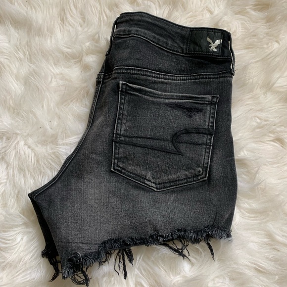 American Eagle Outfitters Pants - 🌵AEO🌵washes black midi shorts stretchy !